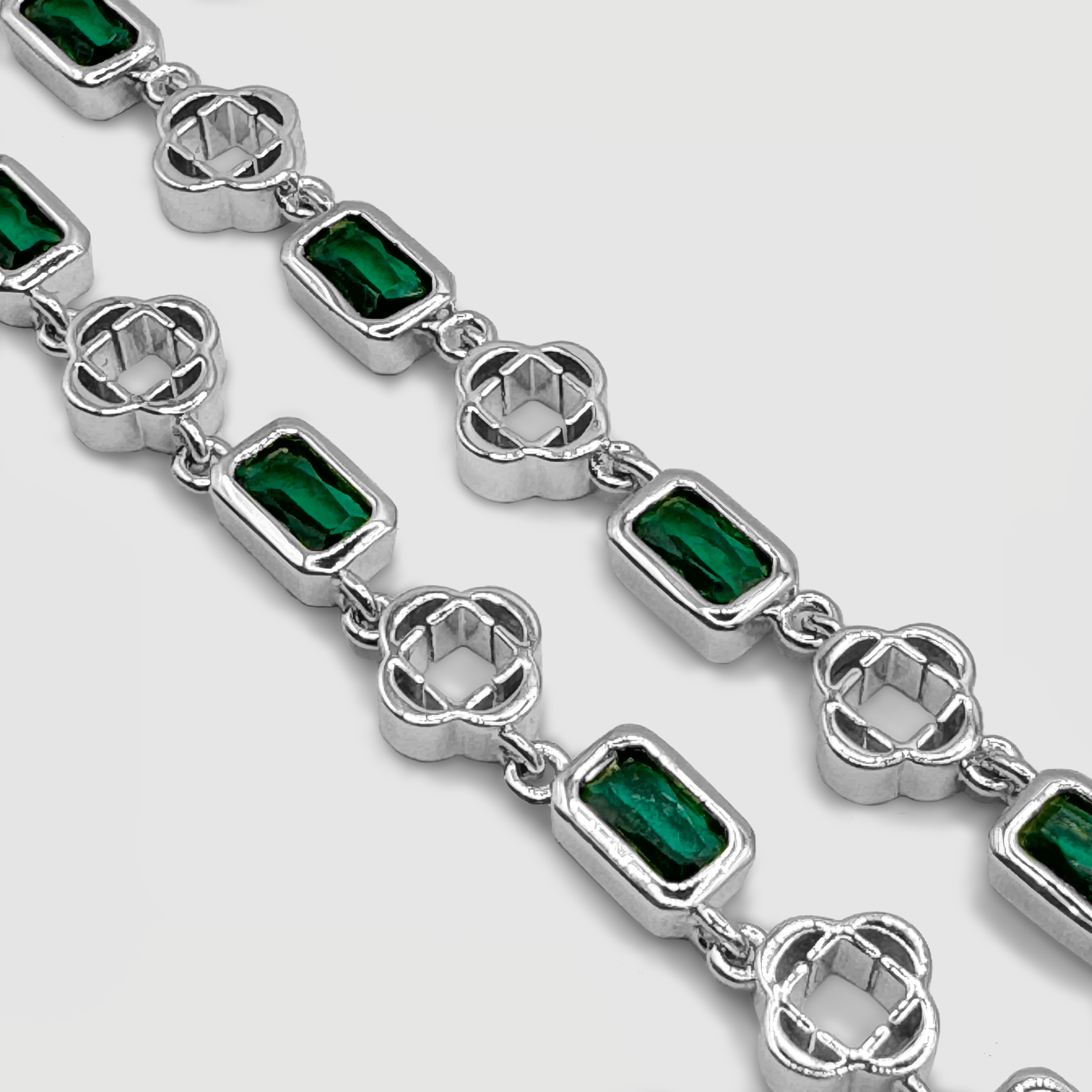 GreenDoubleLogoNecklace_Silver_Angle2_1.png